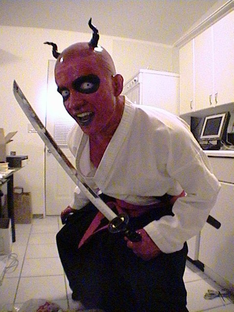 clear shot of wakizashi